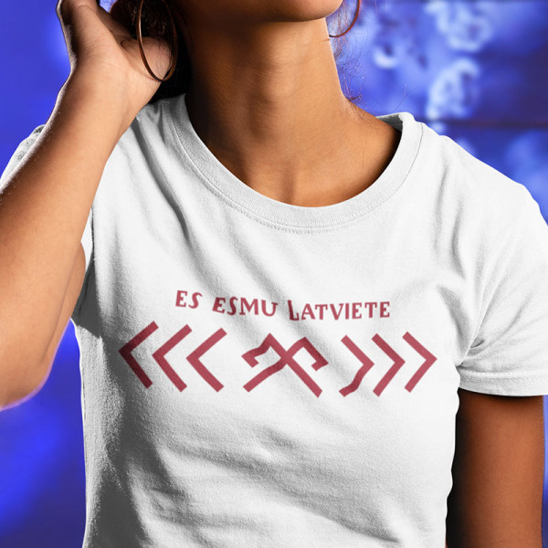 Sieviešu T-krekls "Es esmu Latviete"