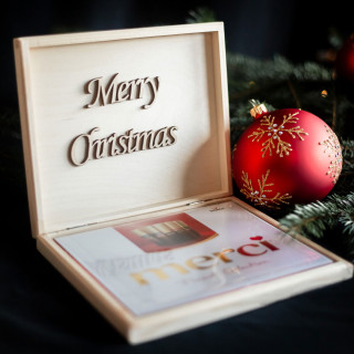 Koka kaste ar šokolādi "Merry Christmas"