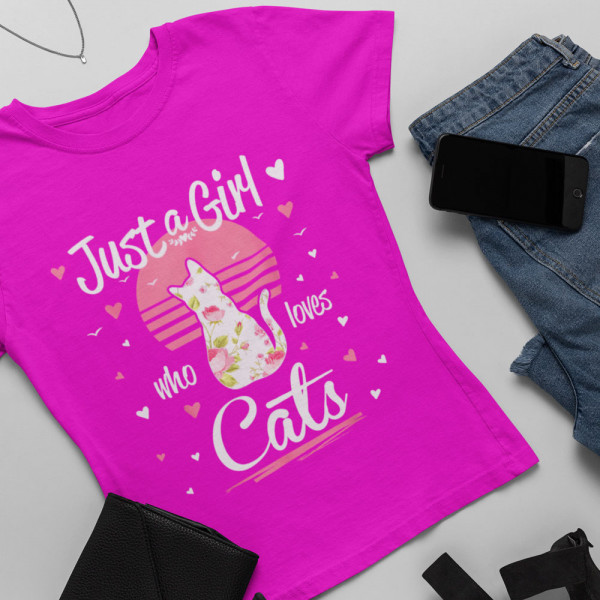 Sieviešu t-krekls "Just a girl who loves cats"
