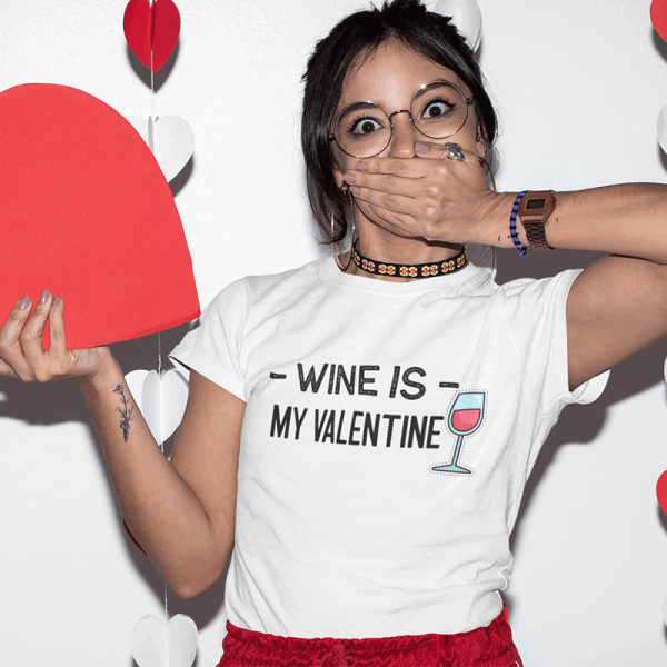 Sieviešu t-krekls "Wine is my Valentine" 