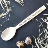 Koka karote ar gravējumu "Omītes putra garšīgākā"