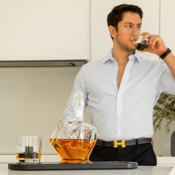 Grafīna un 2 glāžu komplekts "Middle Finger"