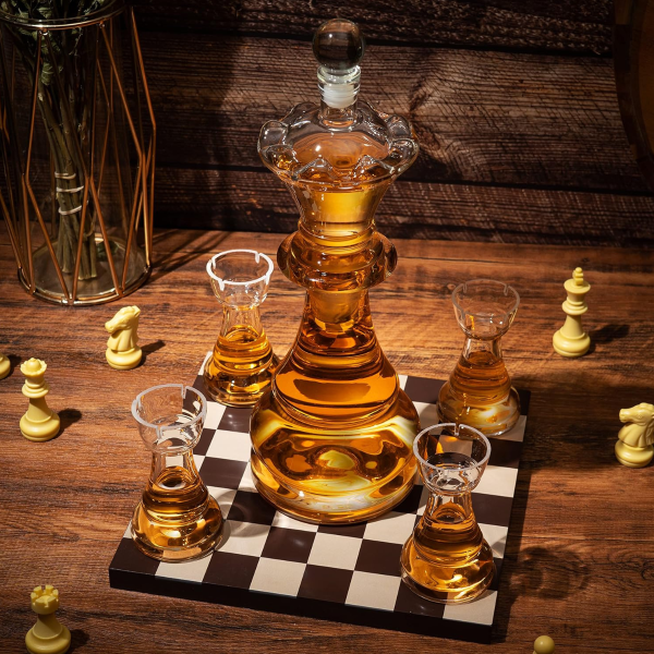 Grafīna un 4 glāžu komplekts "Royal Chess"