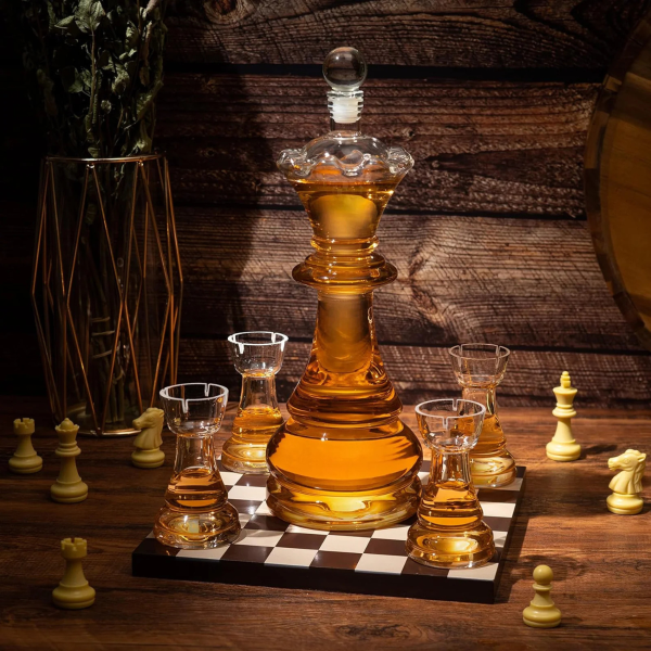 Grafīna un 4 glāžu komplekts "Royal Chess"