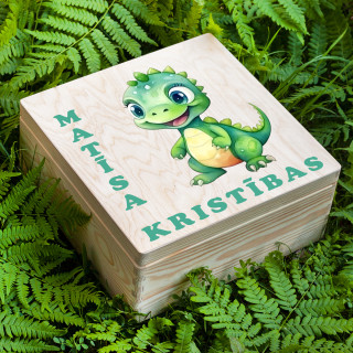 Koka kastīte "Pūķa kristības" ar izvēlētu vārdu (30x30cm)