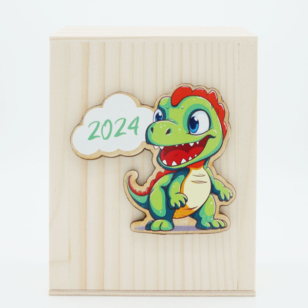 Koka krājkasīte "2024 - Zaļā pūķa gads" Koka krājkasīte "2024 - Zaļā pūķa gads"