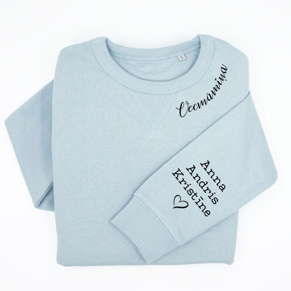 Sieviešu pasteļkrāsas Sully džemperis "Vecmāmiņa" ar bērnu vārdiem uz piedurknes