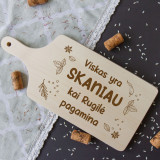 XL Gravēts koka virtuves dēlis "Viss ir garšīgāk, ja pagatavo" ar vārdu pēc jūsu izvēles
